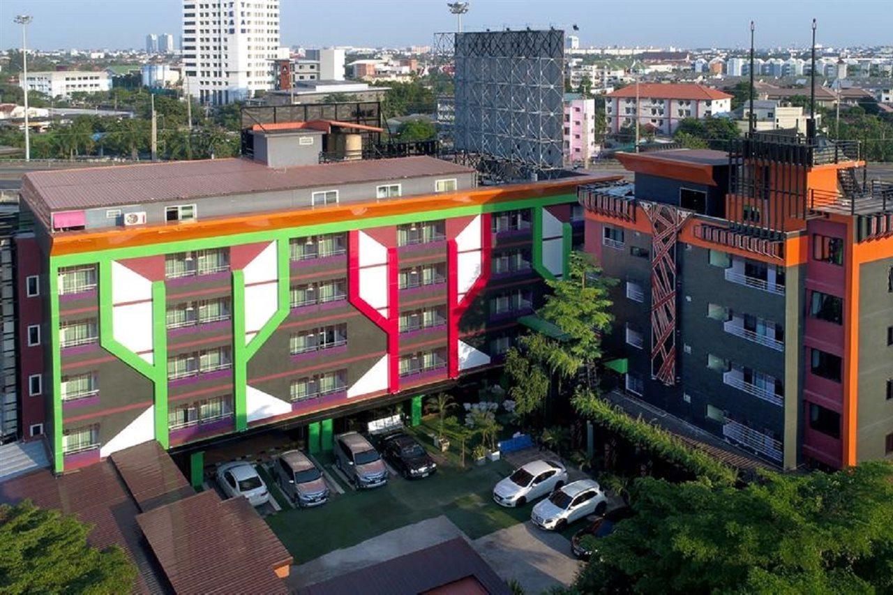 The Breton Hotel Media Банкок Екстериор снимка