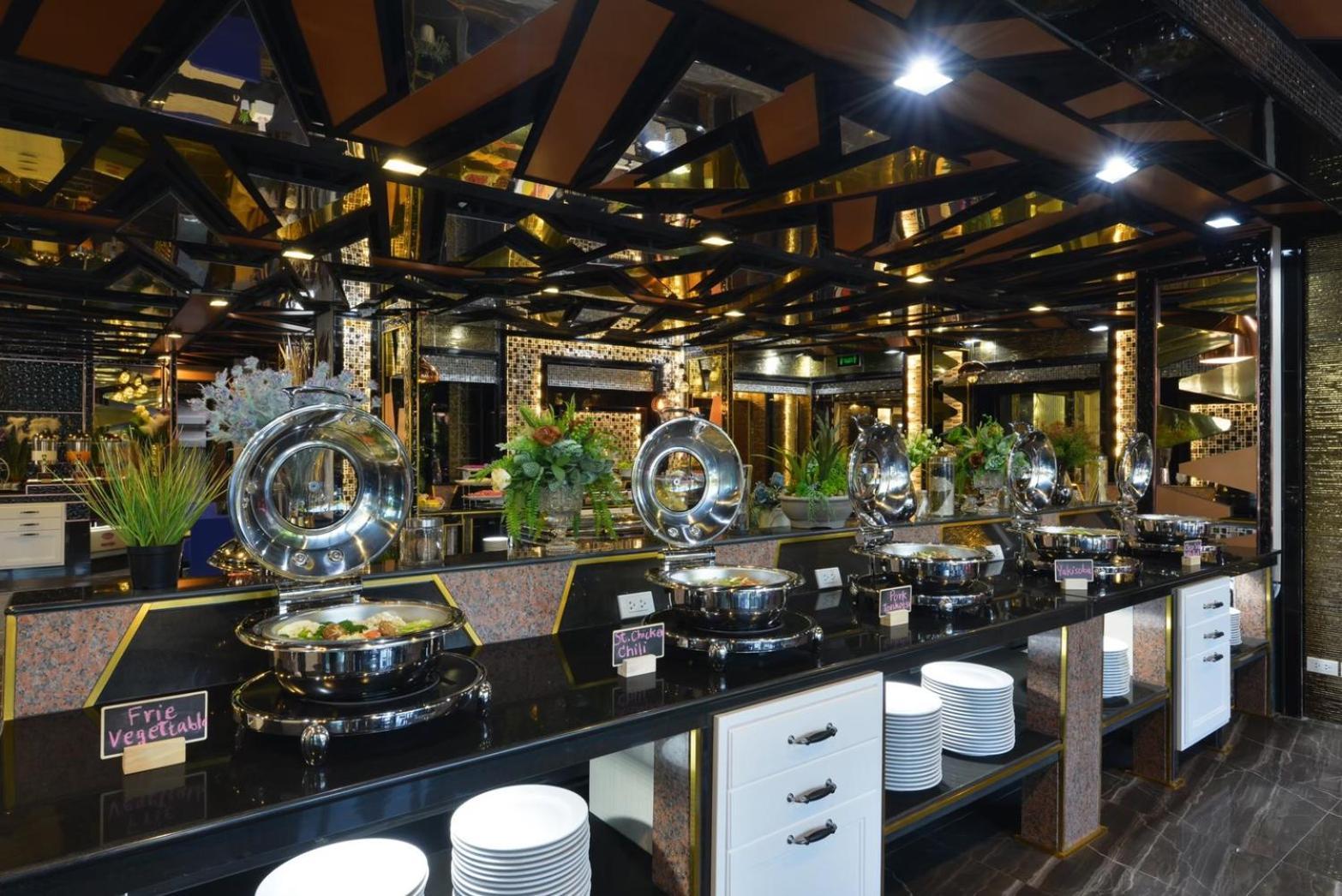 The Breton Hotel Media Банкок Екстериор снимка