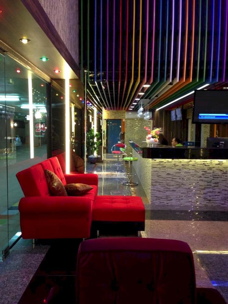 The Breton Hotel Media Банкок Екстериор снимка