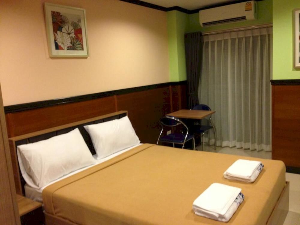 The Breton Hotel Media Банкок Екстериор снимка