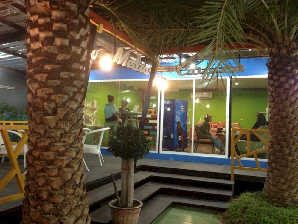 The Breton Hotel Media Банкок Екстериор снимка
