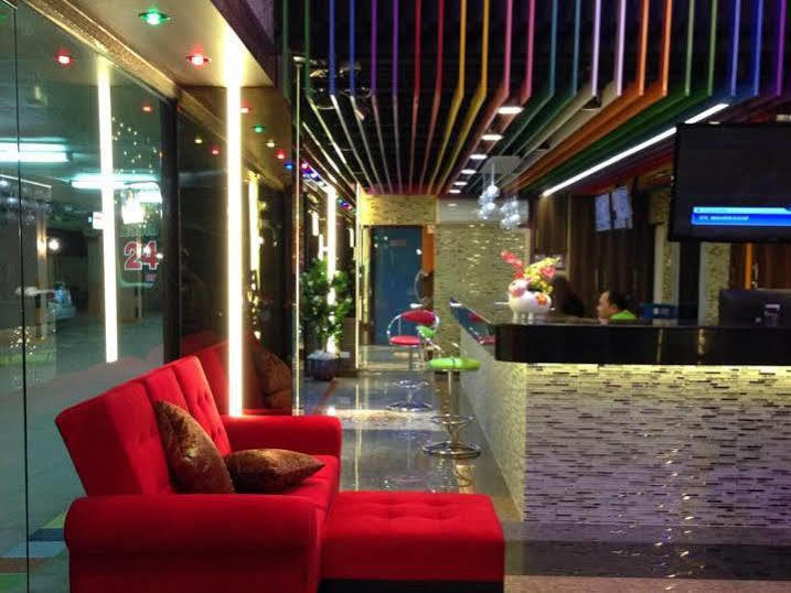 The Breton Hotel Media Банкок Екстериор снимка