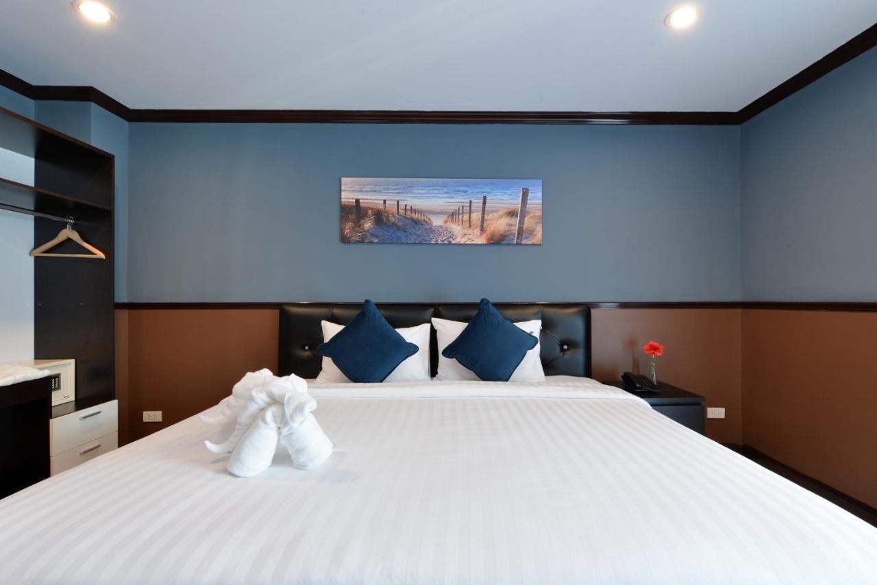 The Breton Hotel Media Банкок Екстериор снимка