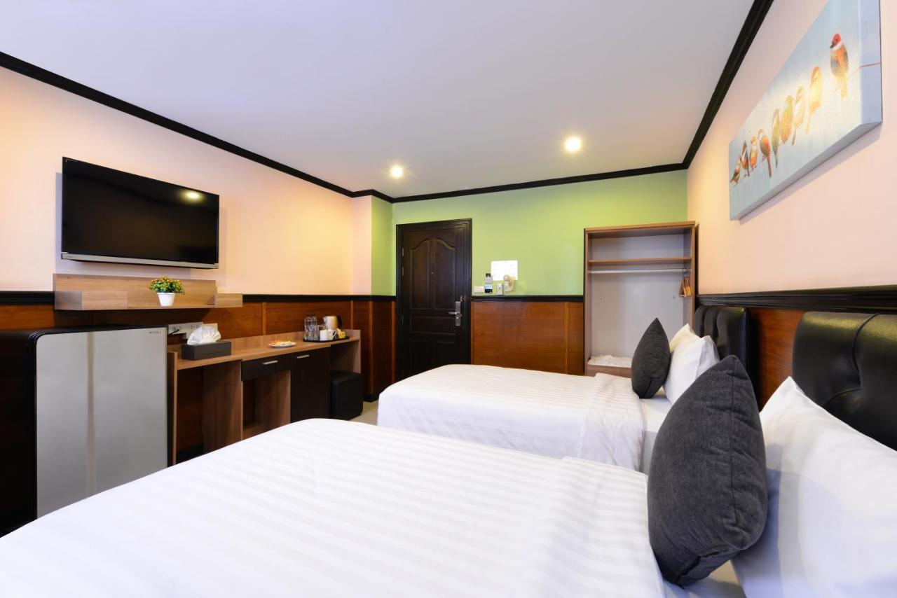 The Breton Hotel Media Банкок Екстериор снимка